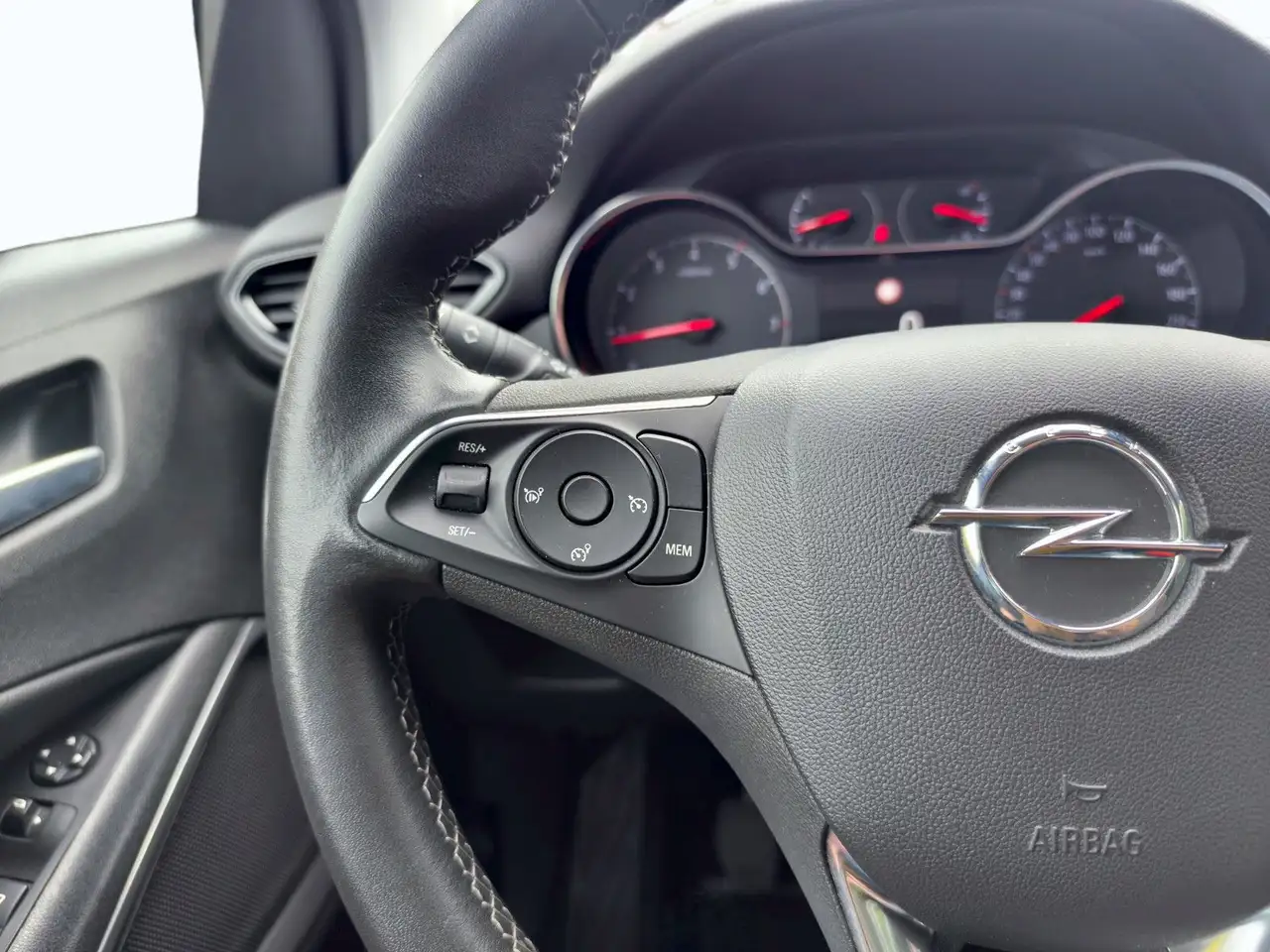 Opel Crossland X Crossland / LED / Wenig KM / Kamera / Allwetter — Galería del vehículo 5