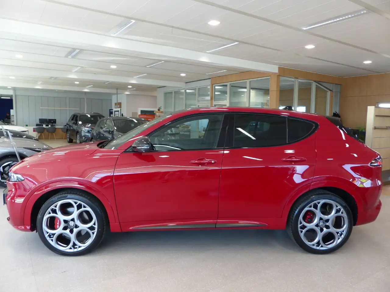 Alfa Romeo Tonale 1.5 Mild Hybrid TRIBUTO ITALIANO ACC+LED — Vehicle gallery 5