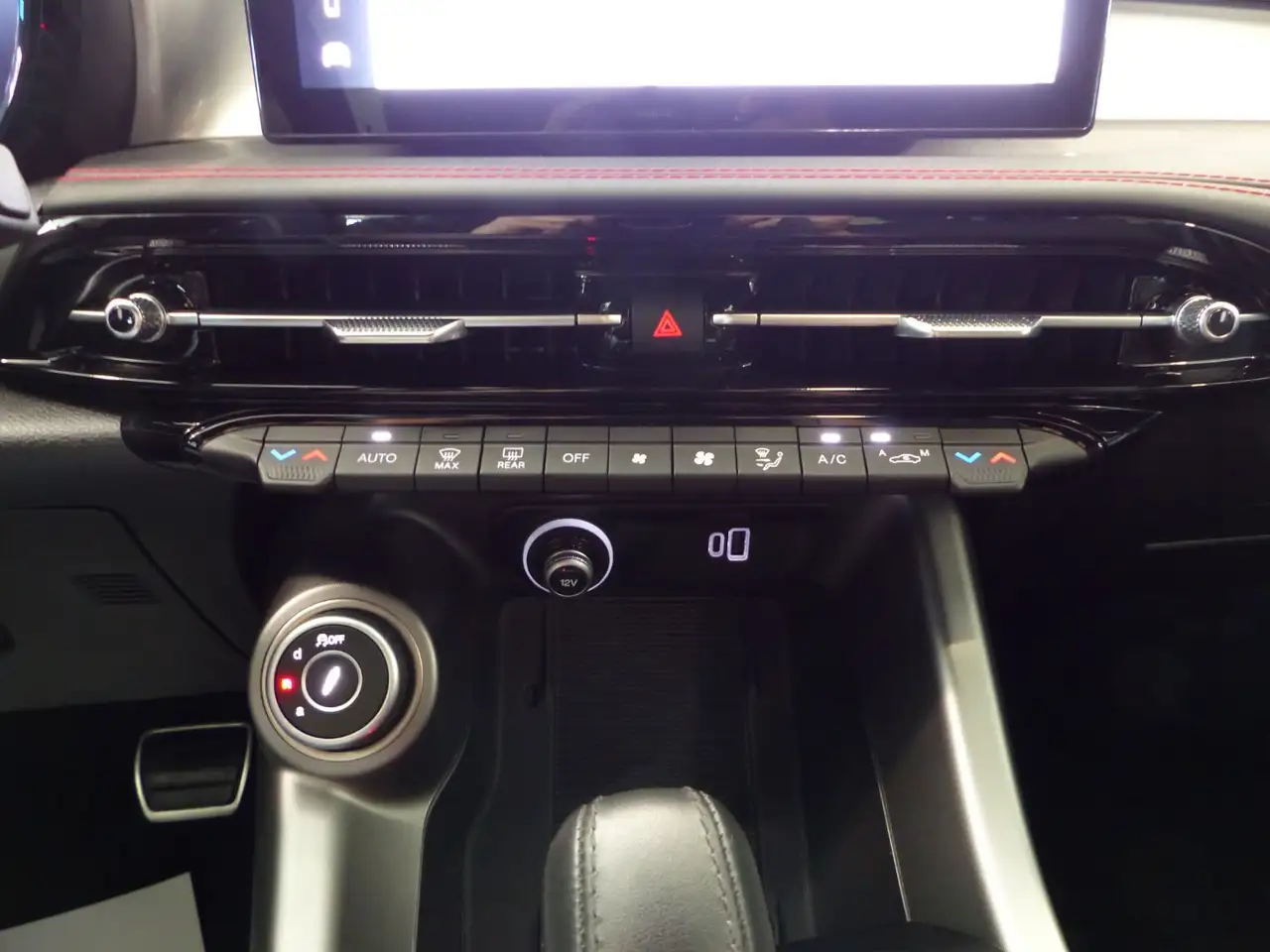 Alfa Romeo Tonale 1.5 Mild Hybrid TRIBUTO ITALIANO ACC+LED — Vehicle gallery 18