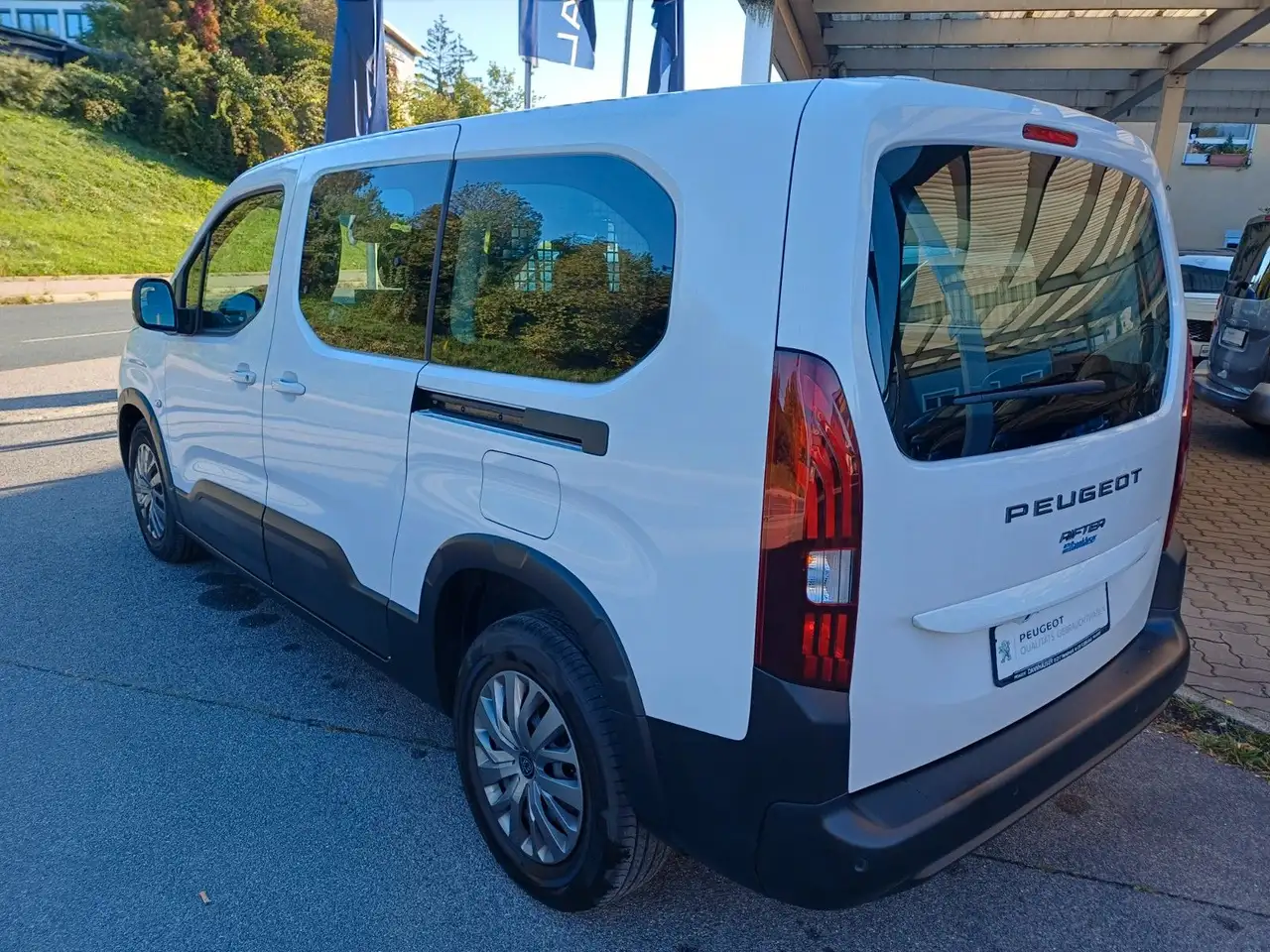 Peugeot Rifter N1 PT 110 Allure L2 , 2 Schiebetüren, — معرض صور السيارة 2