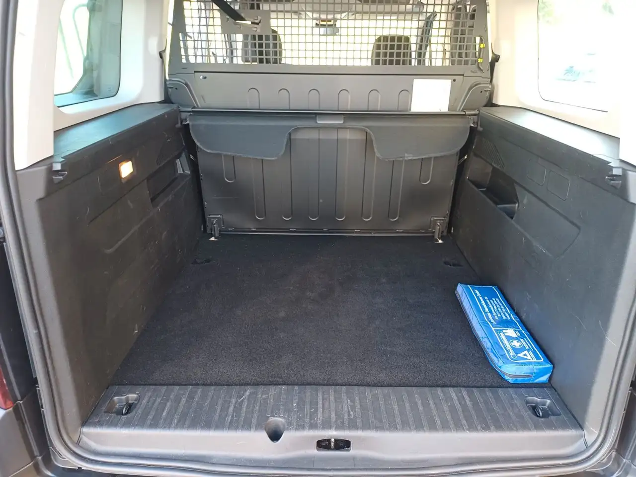 Peugeot Rifter N1 PT 110 Allure L2 , 2 Schiebetüren, — معرض صور السيارة 9