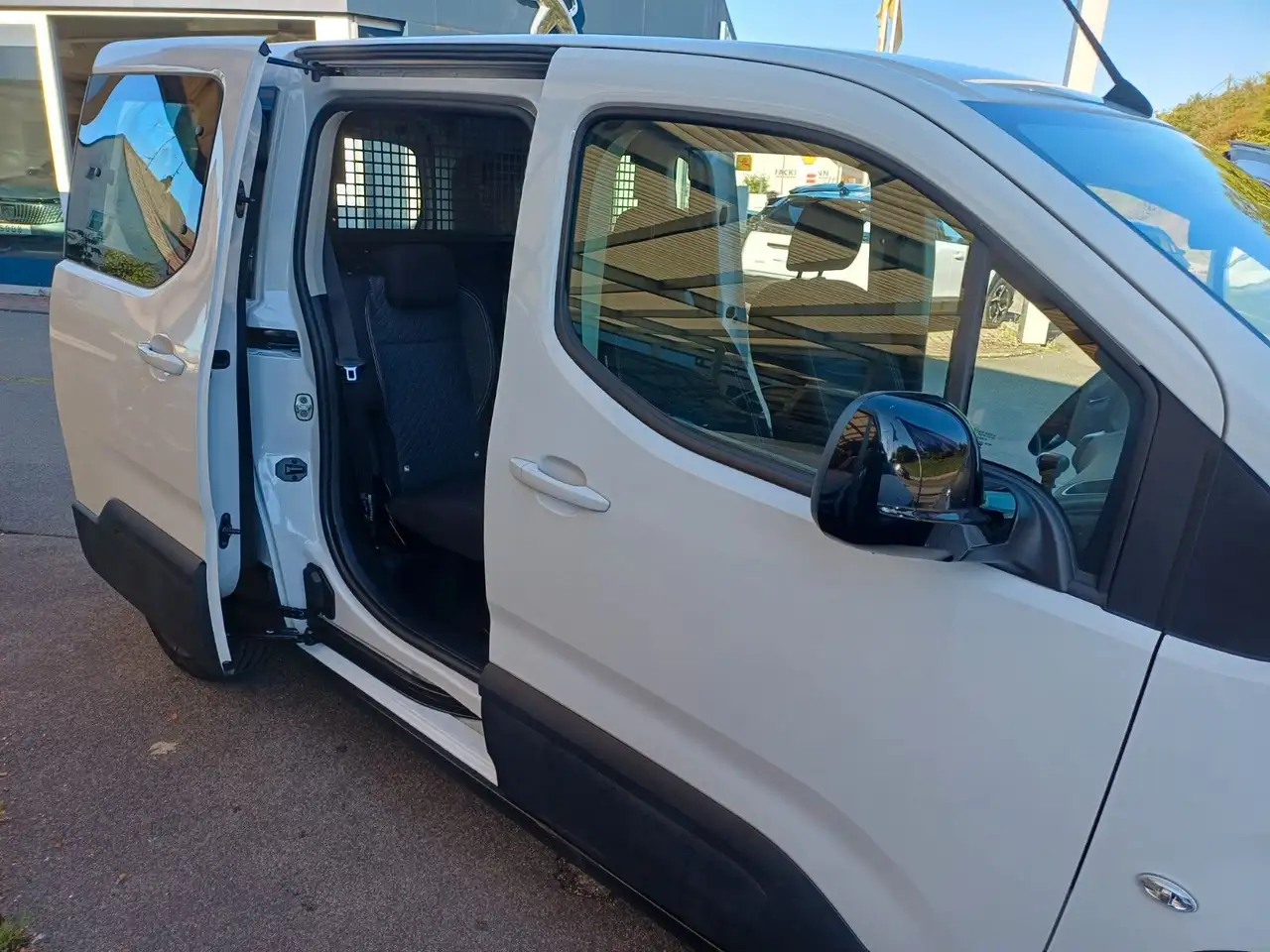 Peugeot Rifter N1 PT 110 Allure L2 , 2 Schiebetüren, — معرض صور السيارة 10
