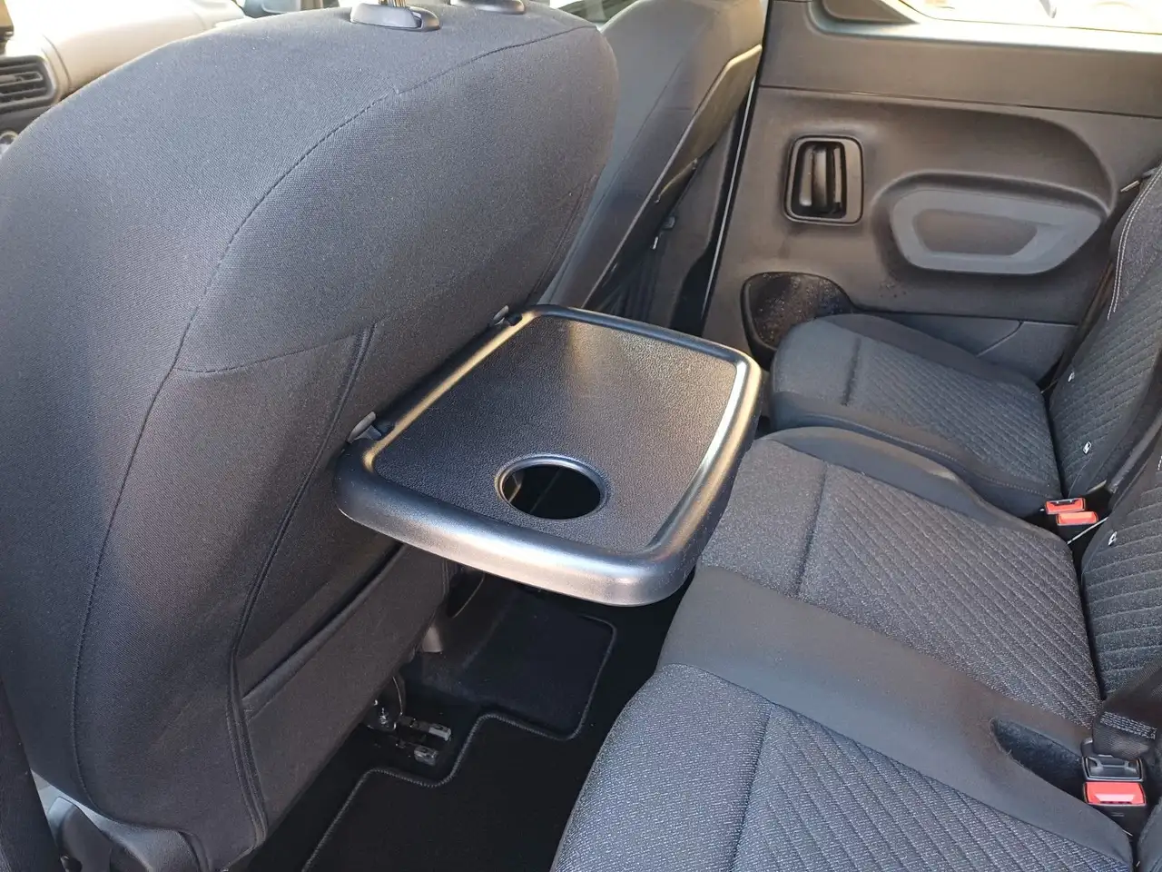 Peugeot Rifter N1 PT 110 Allure L2 , 2 Schiebetüren, — معرض صور السيارة 7