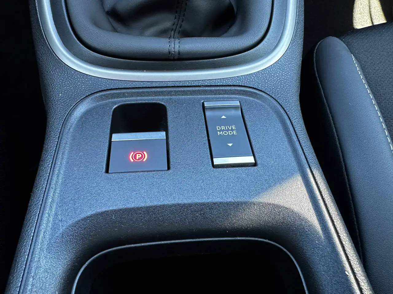 Jeep Avenger 1.2 GSE Altitude "schöner kleiner schwarzer" — معرض صور السيارة 16
