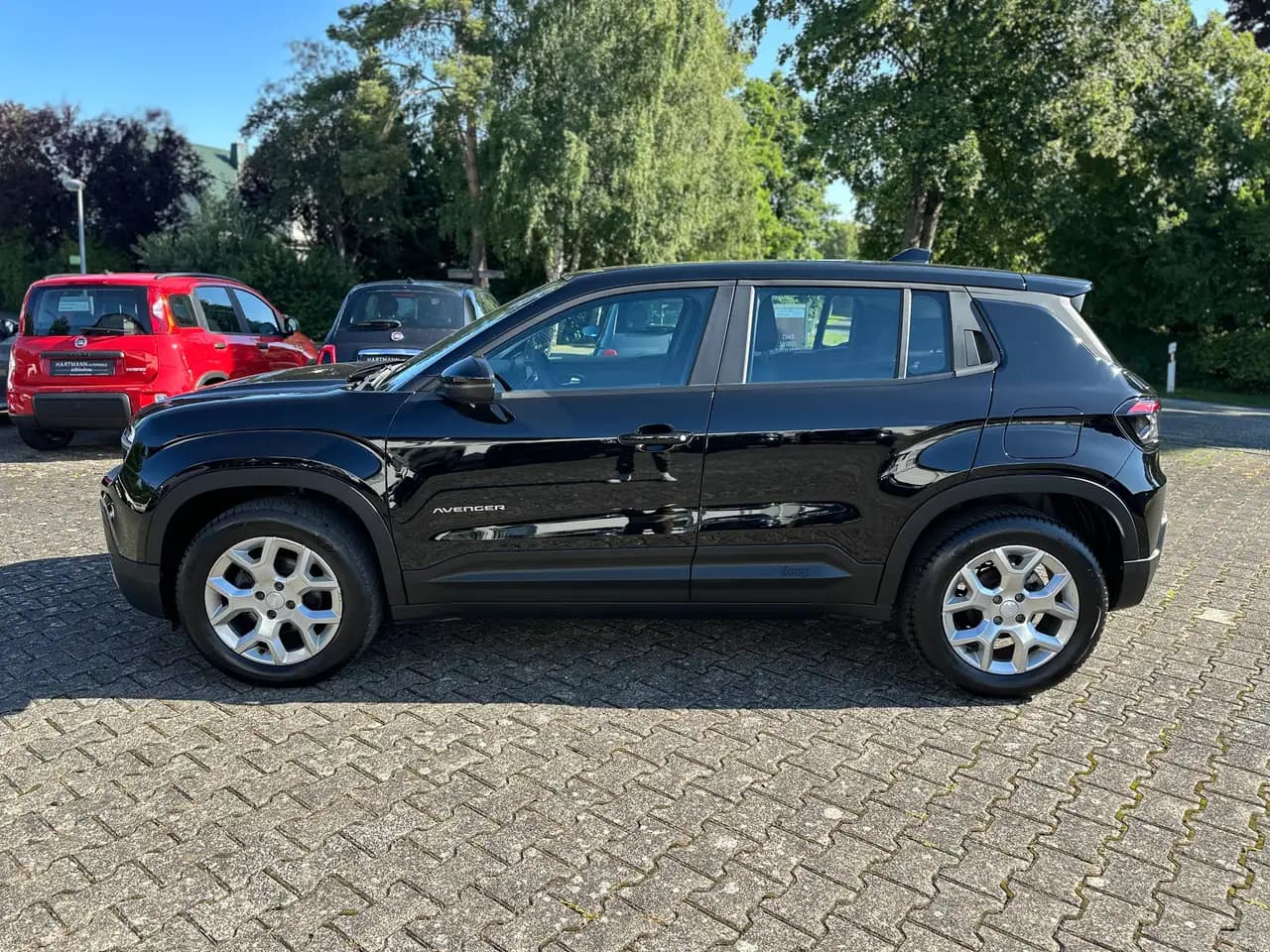 Jeep Avenger 1.2 GSE Altitude "schöner kleiner schwarzer" — معرض صور السيارة 2
