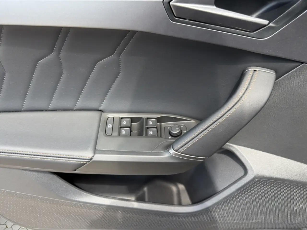 CUPRA Formentor 2.0 TSI DSG 4Drive VZ 5-J-GARANTIE DCC FULL LINK N — Vehicle gallery 12