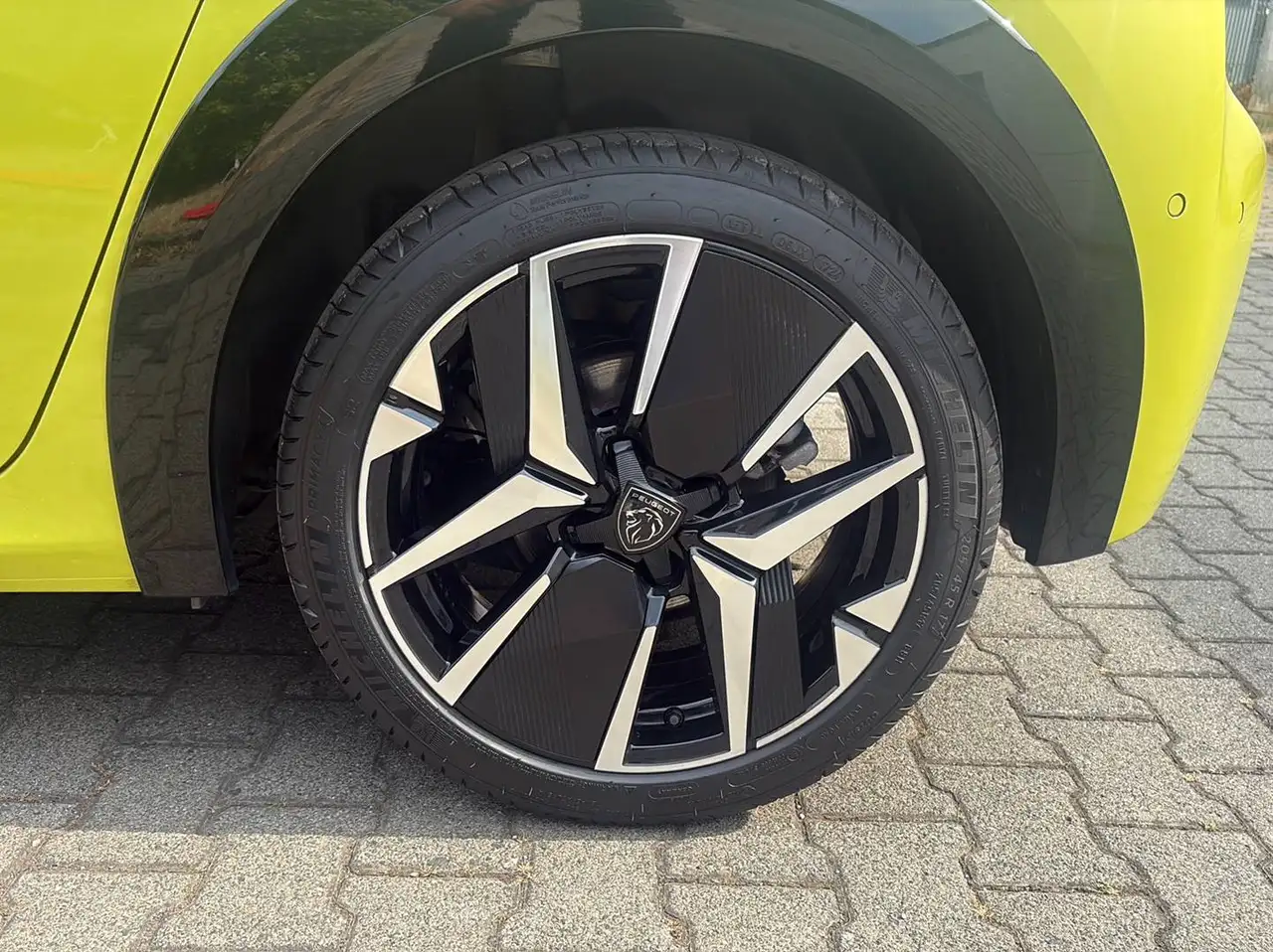 Peugeot 208 Hybrid 136 GT — Galería del vehículo 17