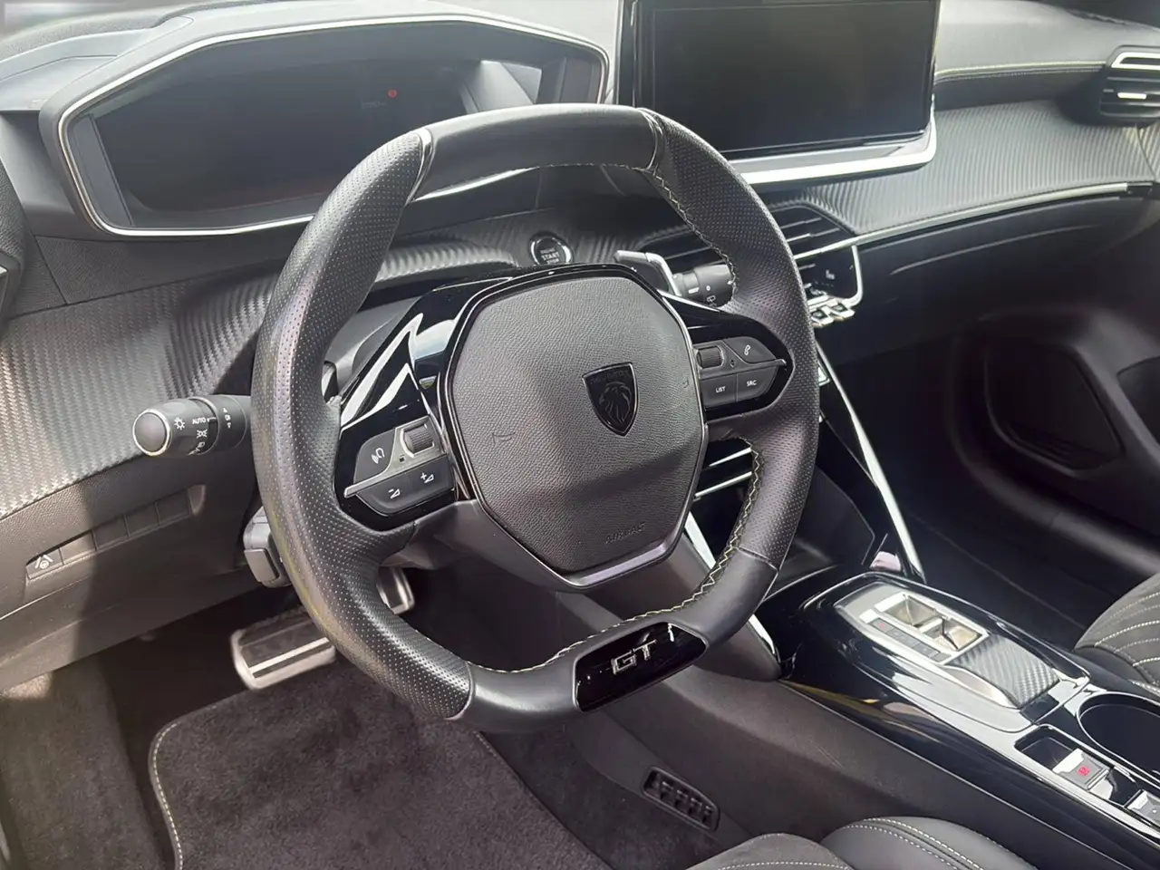 Peugeot 208 Hybrid 136 GT — Galería del vehículo 11