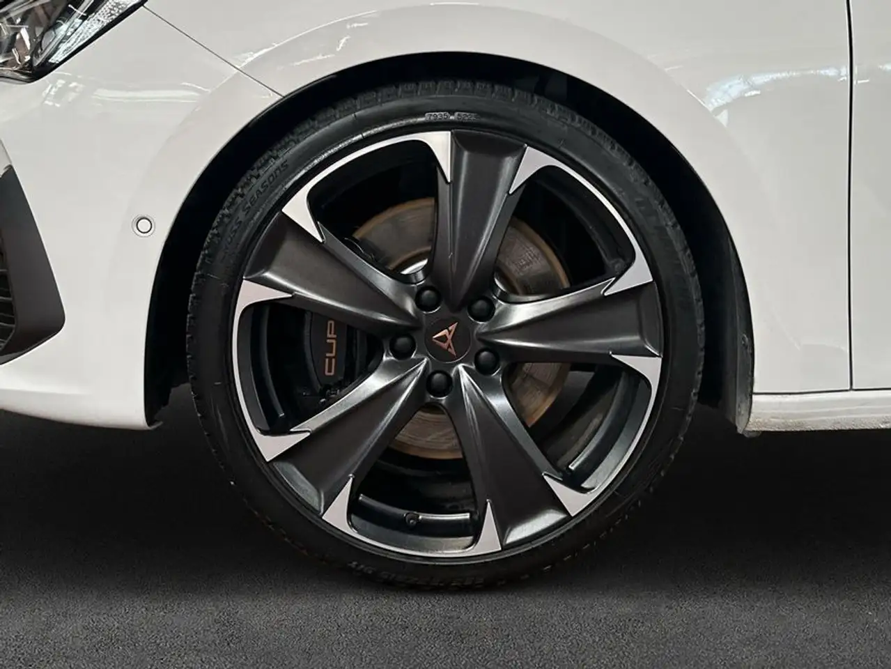 CUPRA Leon Sportstourer 2.0 TSI DSG VZ — Galería del vehículo 7