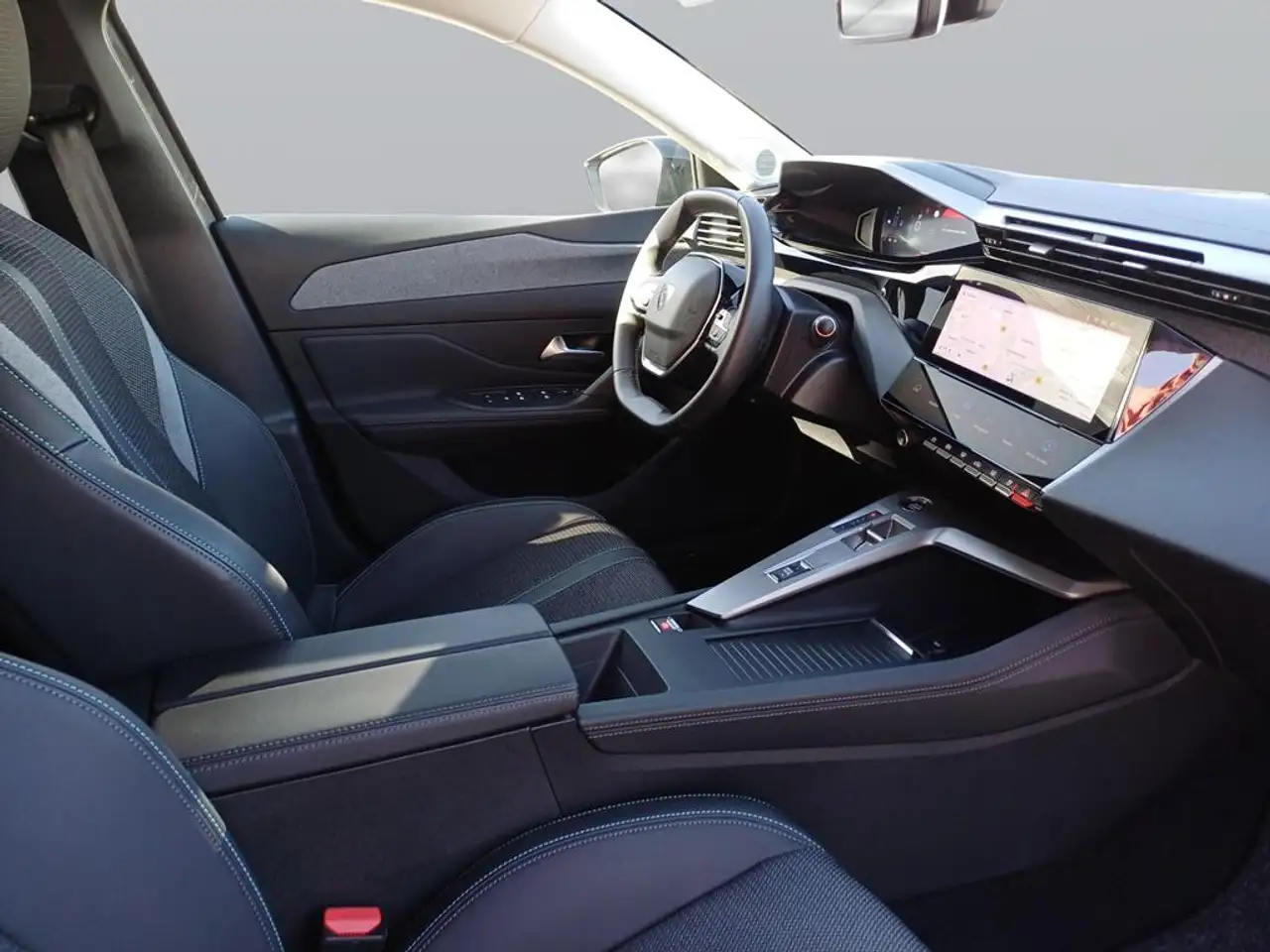 Peugeot 308 SW Allure HYBRID 136 e-DSC6 — معرض صور السيارة 10