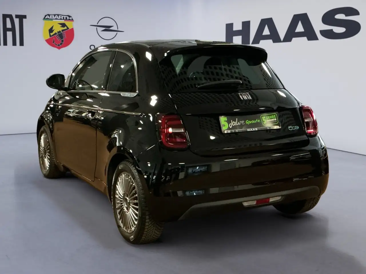 Fiat 500e 500 e Base Allwetter Klimaautomatik Carplay — Vehicle gallery 5