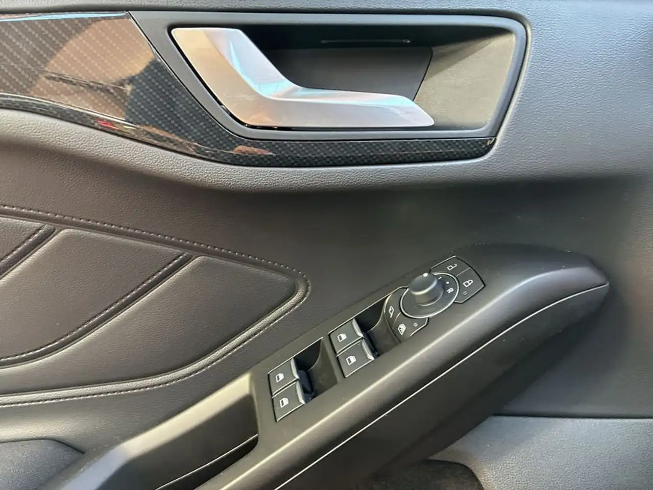 Ford Focus Turnier 1.0 EcoBoost Hybrid ST-LINE X — Vehicle gallery 15
