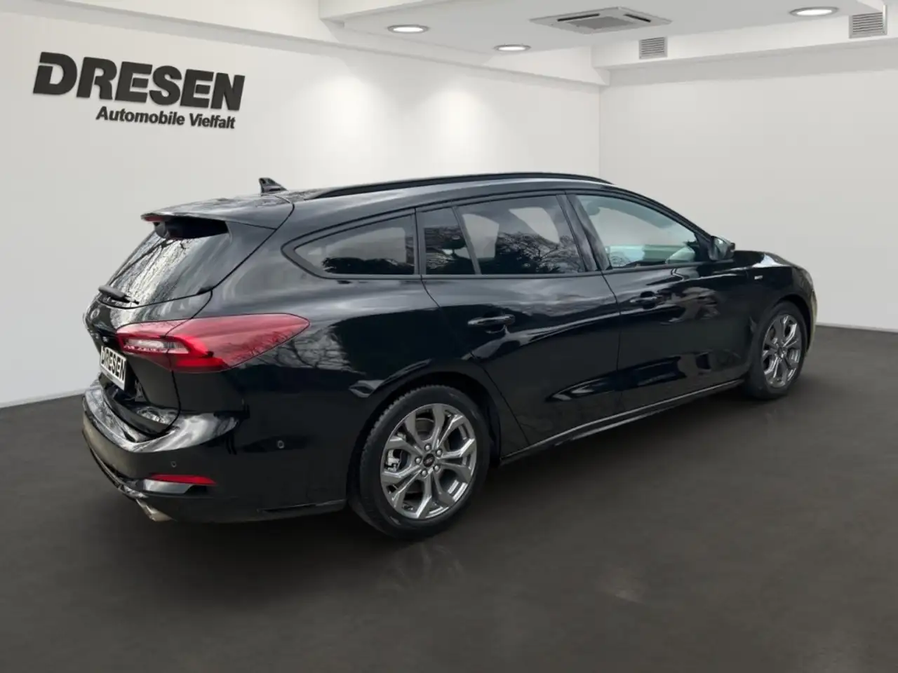 Ford Focus ST-Line X Turnier 1,0l EcoBoost AT AHK-abnehmbar N — Galerie du véhicule 4