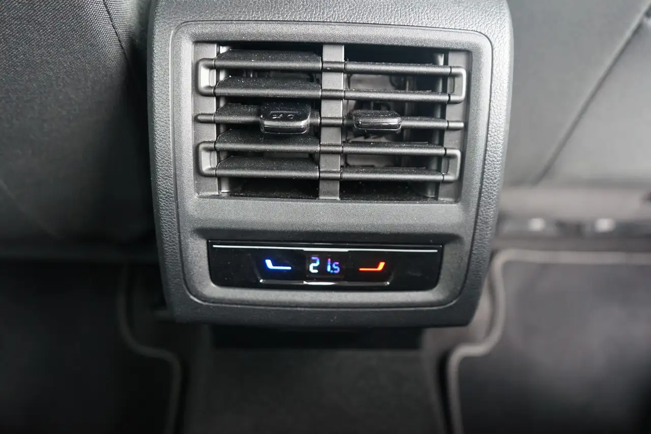 Volkswagen Golf 1.5 TSI Life LED Navi ACC Head-Up Totwinkel — معرض صور السيارة 13
