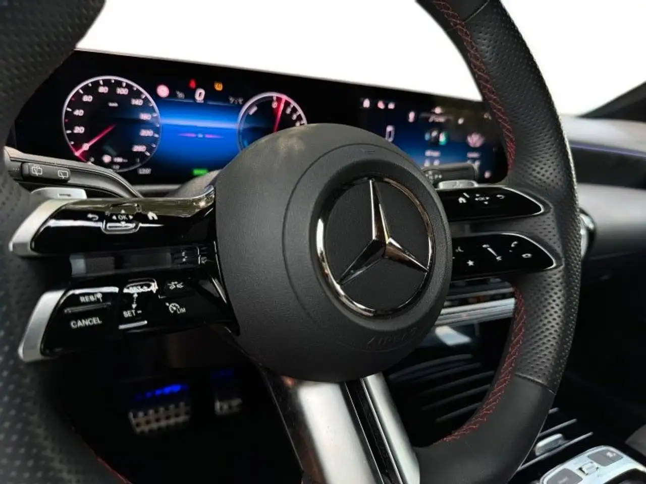 Mercedes-Benz A 250 A A 250 e — Vehicle gallery 13