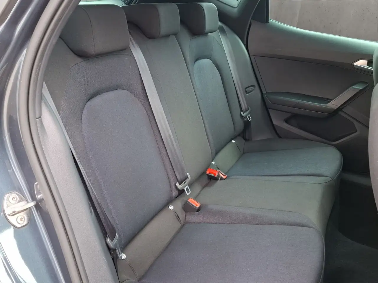 SEAT Arona FR 1,5 TSI DSG Allwetterreifen, Sitzheizun — Galería del vehículo 18
