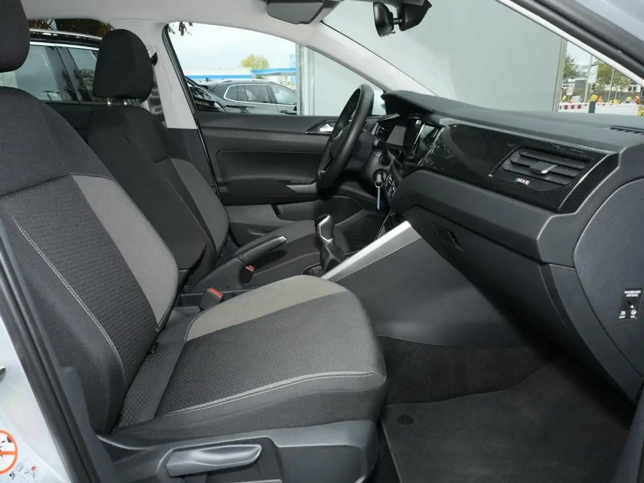 Volkswagen Taigo 1.0 TSI Life 5-J-GAR NAVI DIG.COCKPIT APP-CONNECT — Galería del vehículo 5