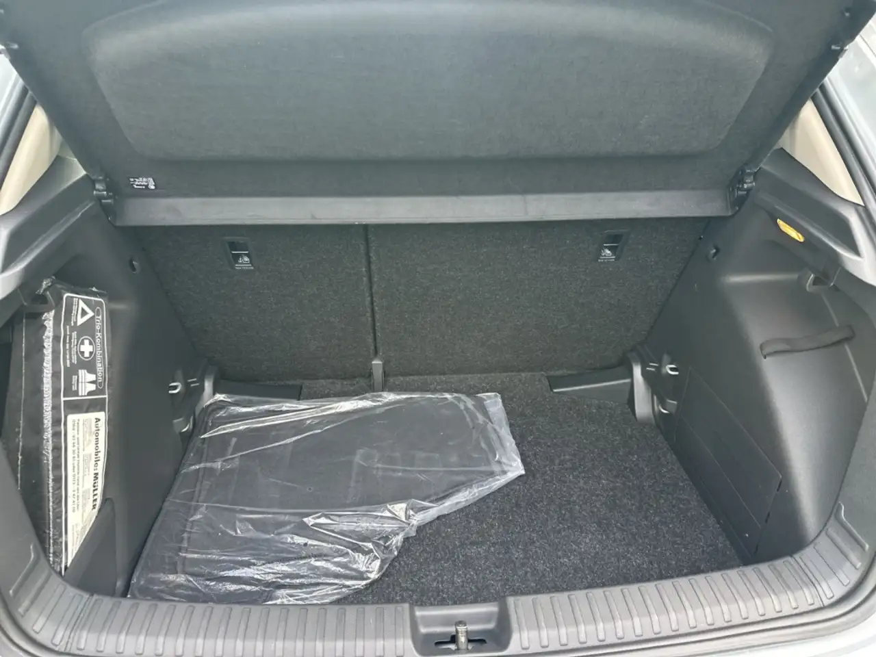 Skoda Fabia Selection 1.0 TSI 70 KW*PDC hinten*beheizbares Len — Vehicle gallery 11