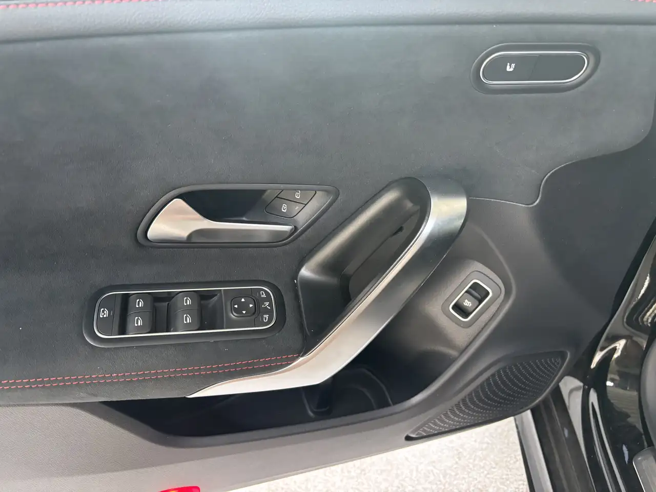Mercedes-Benz CLA 200 AMG Line Advanced Plus Winter-Paket KEYLESS-GO — Galería del vehículo 8