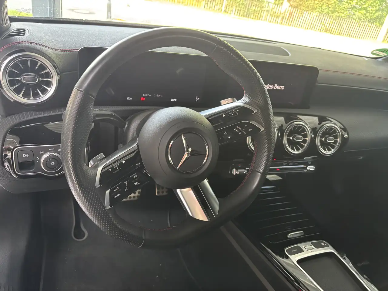Mercedes-Benz CLA 200 AMG Line Advanced Plus Winter-Paket KEYLESS-GO — Galería del vehículo 10