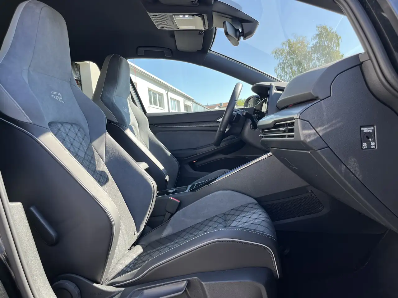 Volkswagen Golf 1.5 TSI DSG R-Line 2,99% Fin. AHK Navi TravelAssi — Vehicle gallery 15