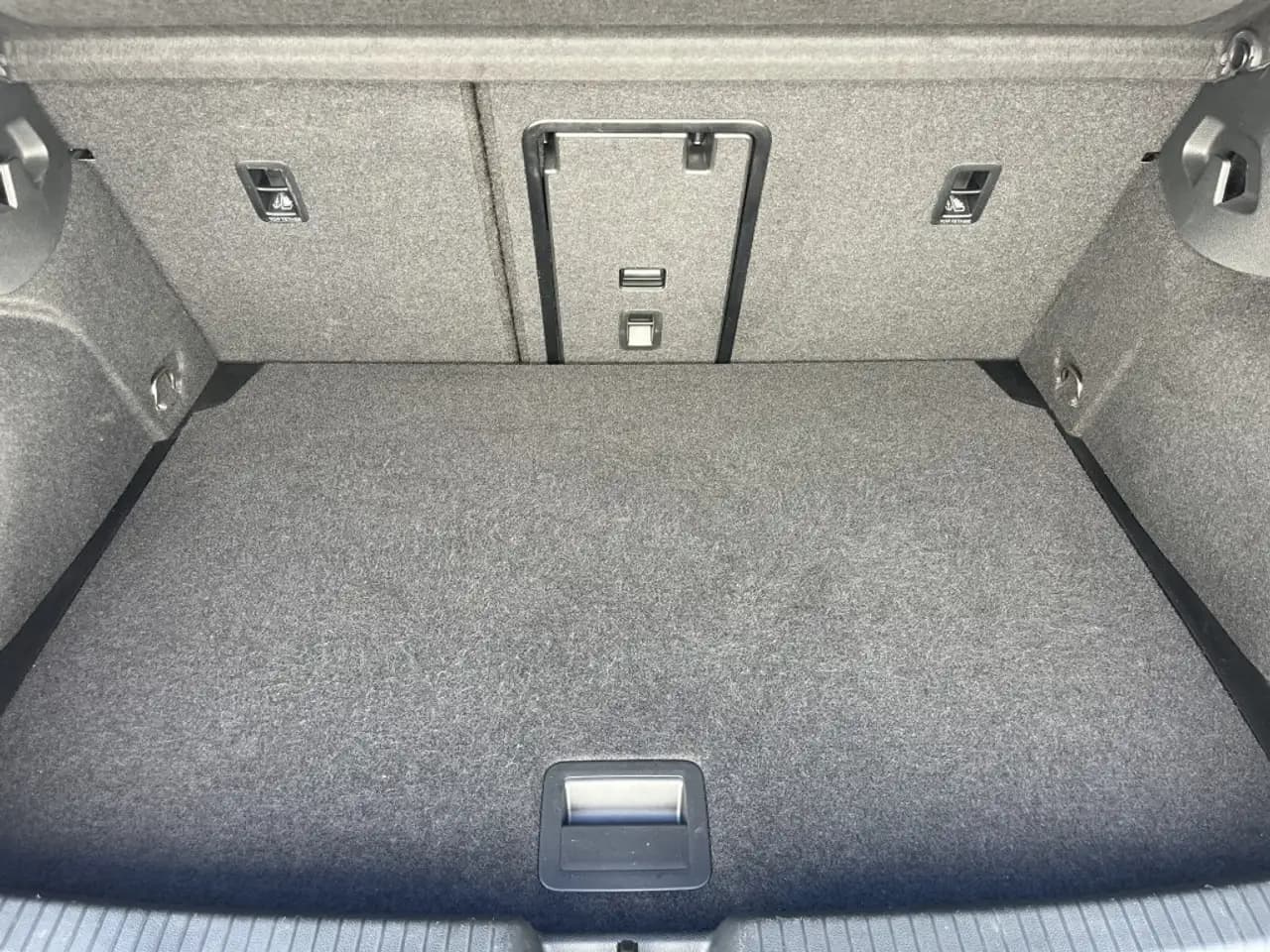 Volkswagen Golf 1.5 TSI DSG R-Line 2,99% Fin. AHK Navi TravelAssi — Vehicle gallery 31