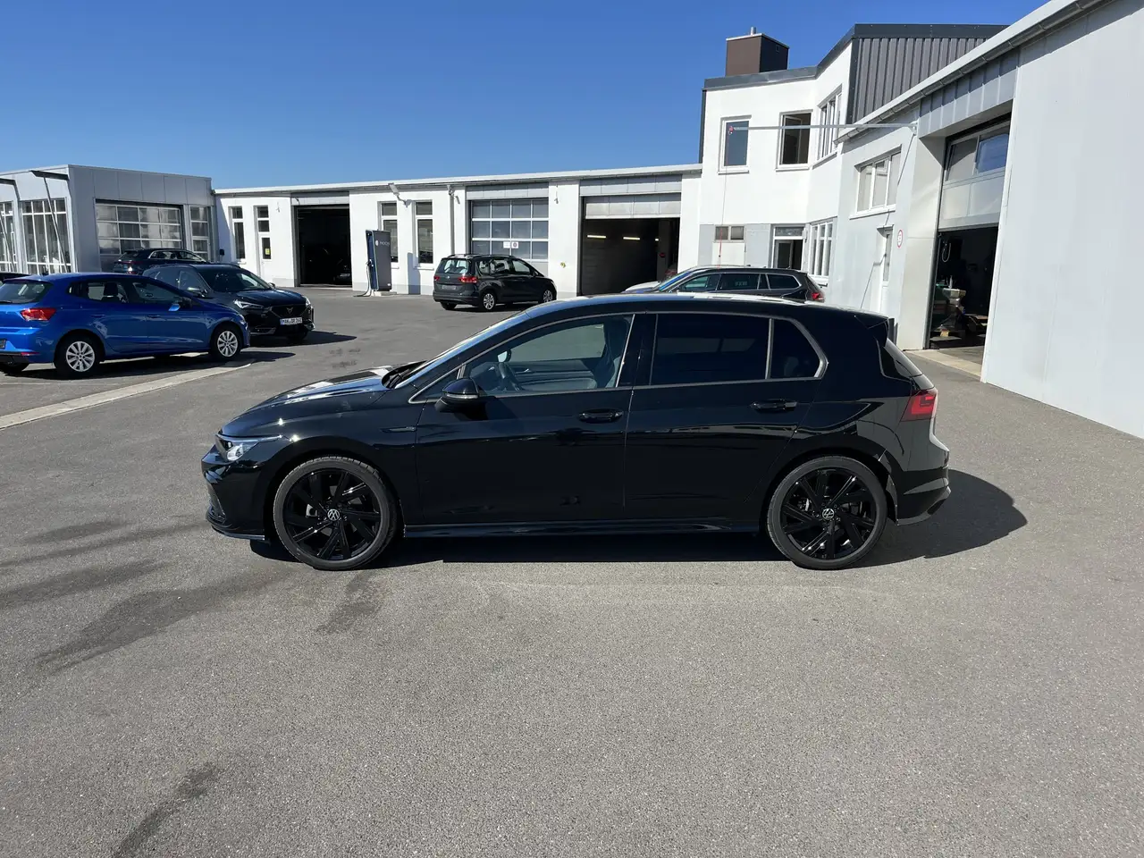 Volkswagen Golf 1.5 TSI DSG R-Line 2,99% Fin. AHK Navi TravelAssi — Vehicle gallery 3