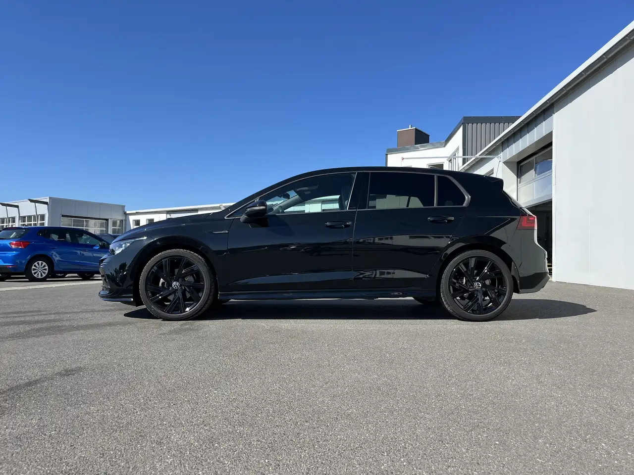 Volkswagen Golf 1.5 TSI DSG R-Line 2,99% Fin. AHK Navi TravelAssi — Vehicle gallery 2