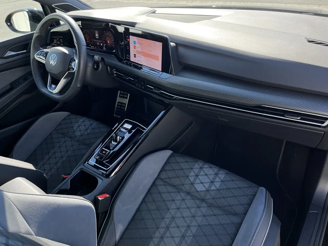Volkswagen Golf 1.5 TSI DSG R-Line 2,99% Fin. AHK Navi TravelAssi — Vehicle gallery 14