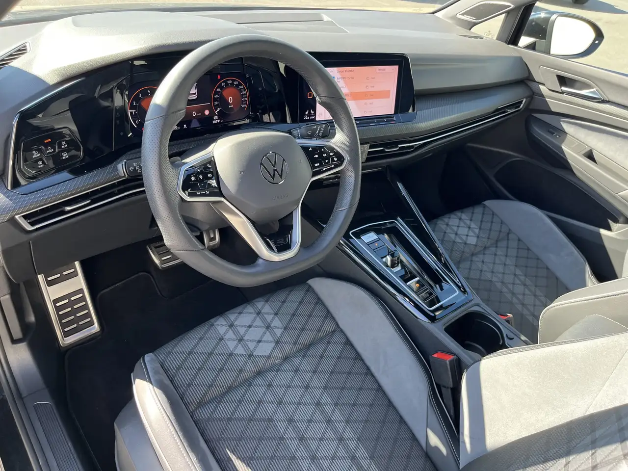 Volkswagen Golf 1.5 TSI DSG R-Line 2,99% Fin. AHK Navi TravelAssi — Vehicle gallery 12