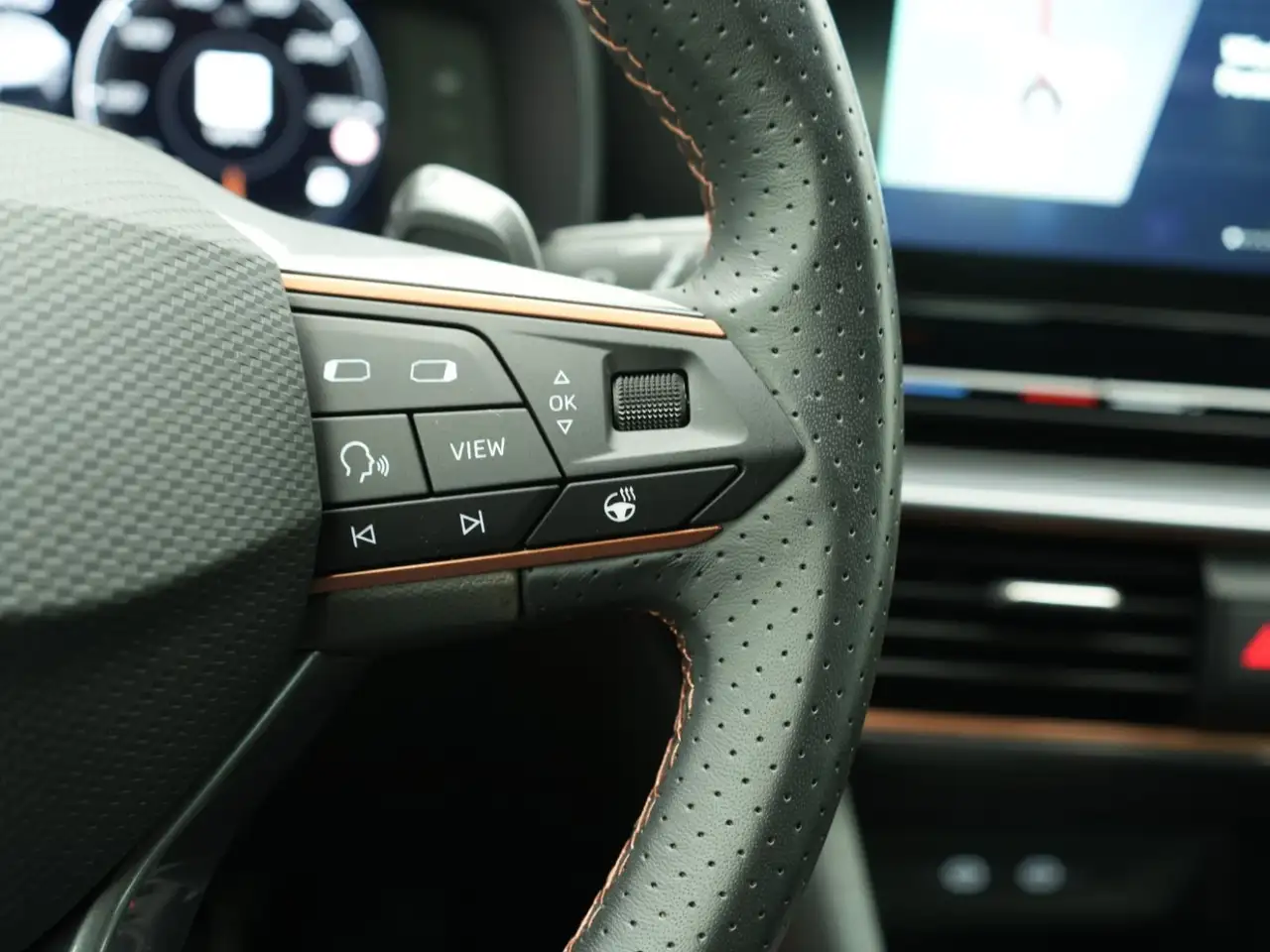 CUPRA Formentor DSG FULL LINK+KEYLESS+AHK+WINTER+RFKAM — معرض صور السيارة 13
