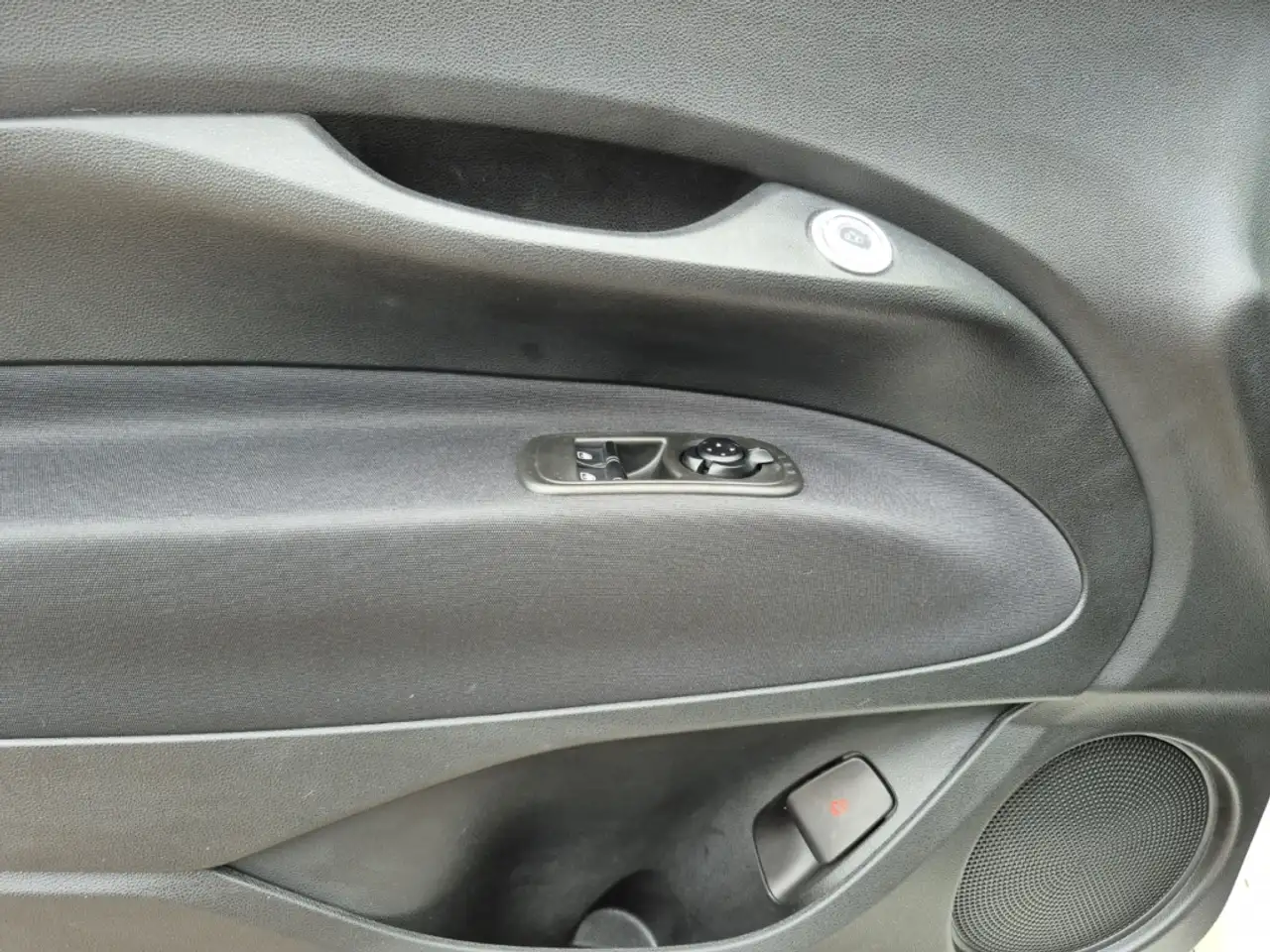 Fiat 500e Kamera Sitzheizung Keyless Tempomat — معرض صور السيارة 17