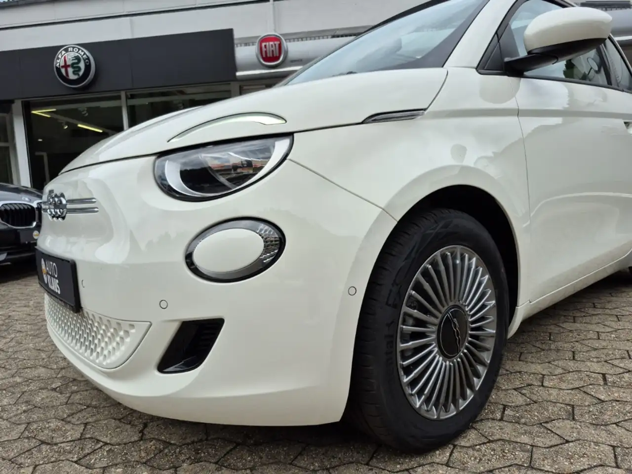 Fiat 500e Kamera Sitzheizung Keyless Tempomat — معرض صور السيارة 6