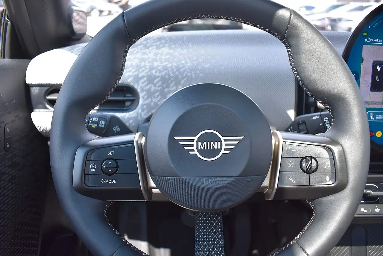 MINI Cooper S COOPER S Mini Favoured Trim — معرض صور السيارة 24