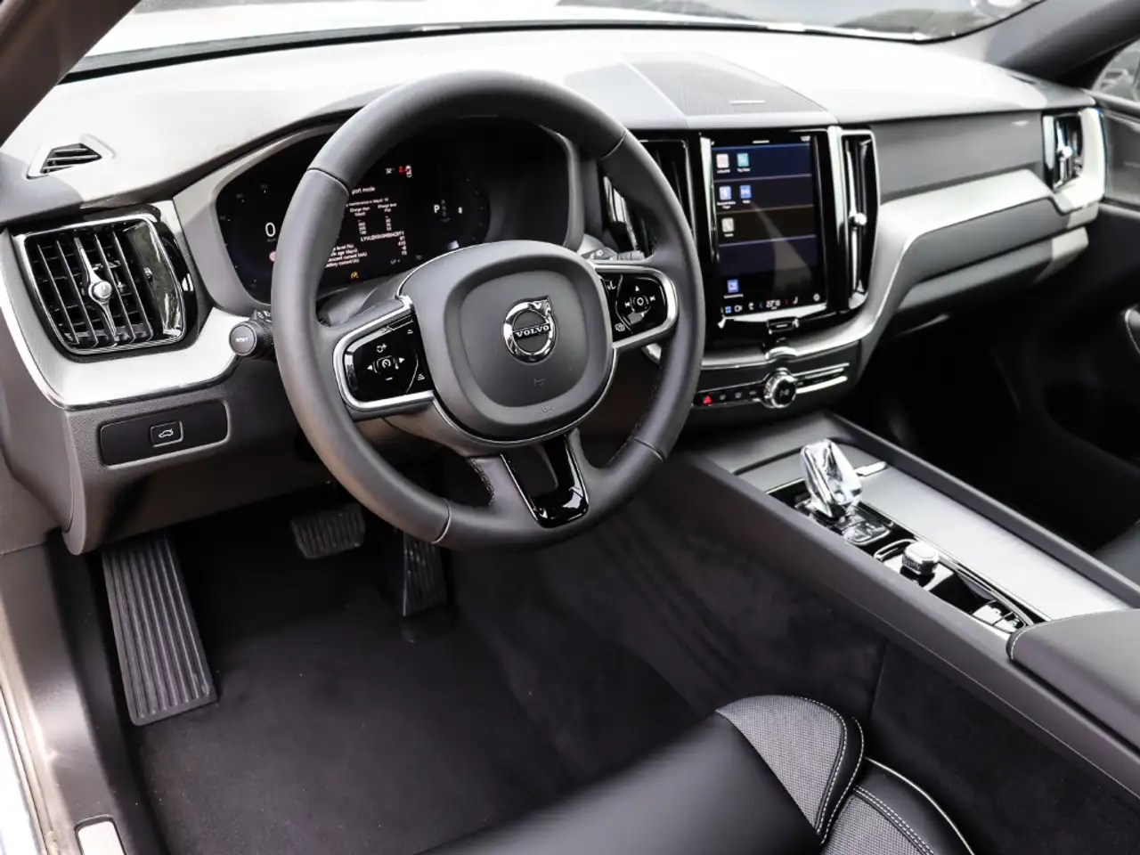 Volvo XC60 B4 Benzin Plus Dark Pano Standh. H&K BLIS StandHZG — Vehicle gallery 4