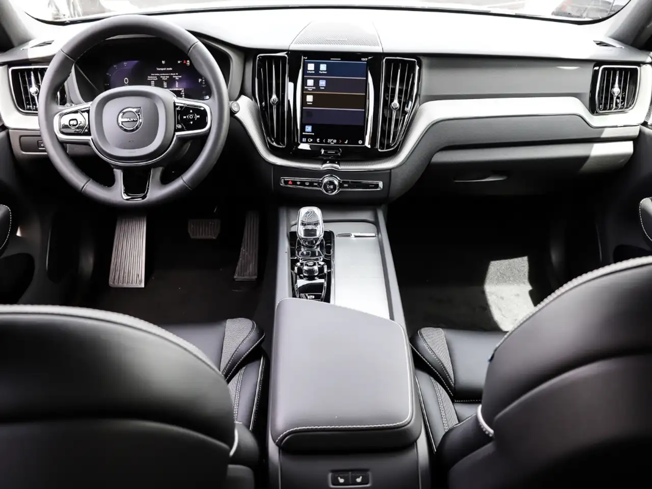 Volvo XC60 B4 Benzin Plus Dark Pano Standh. H&K BLIS StandHZG — Vehicle gallery 5