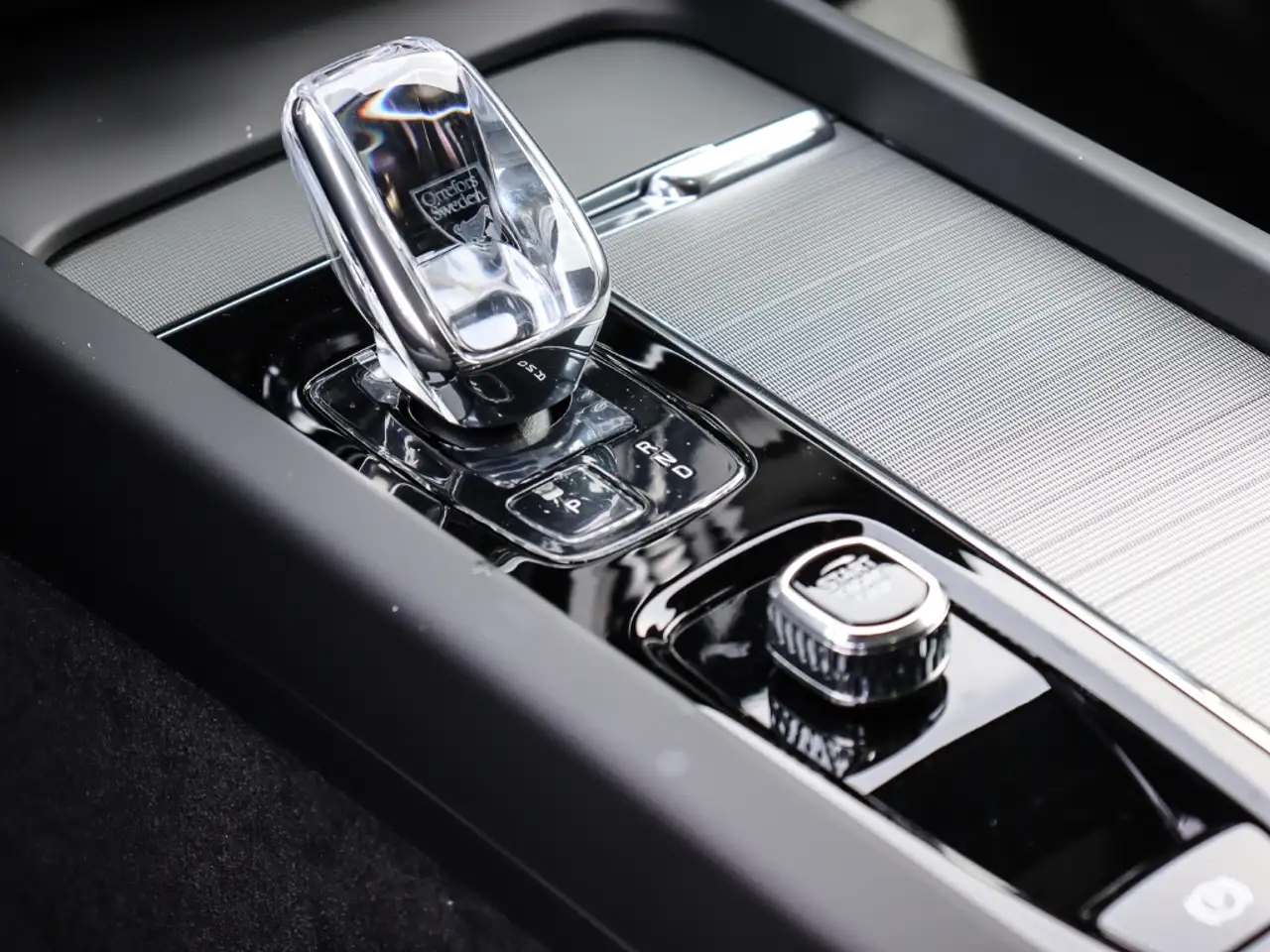 Volvo XC60 B4 Benzin Plus Dark Pano Standh. H&K BLIS StandHZG — Vehicle gallery 12