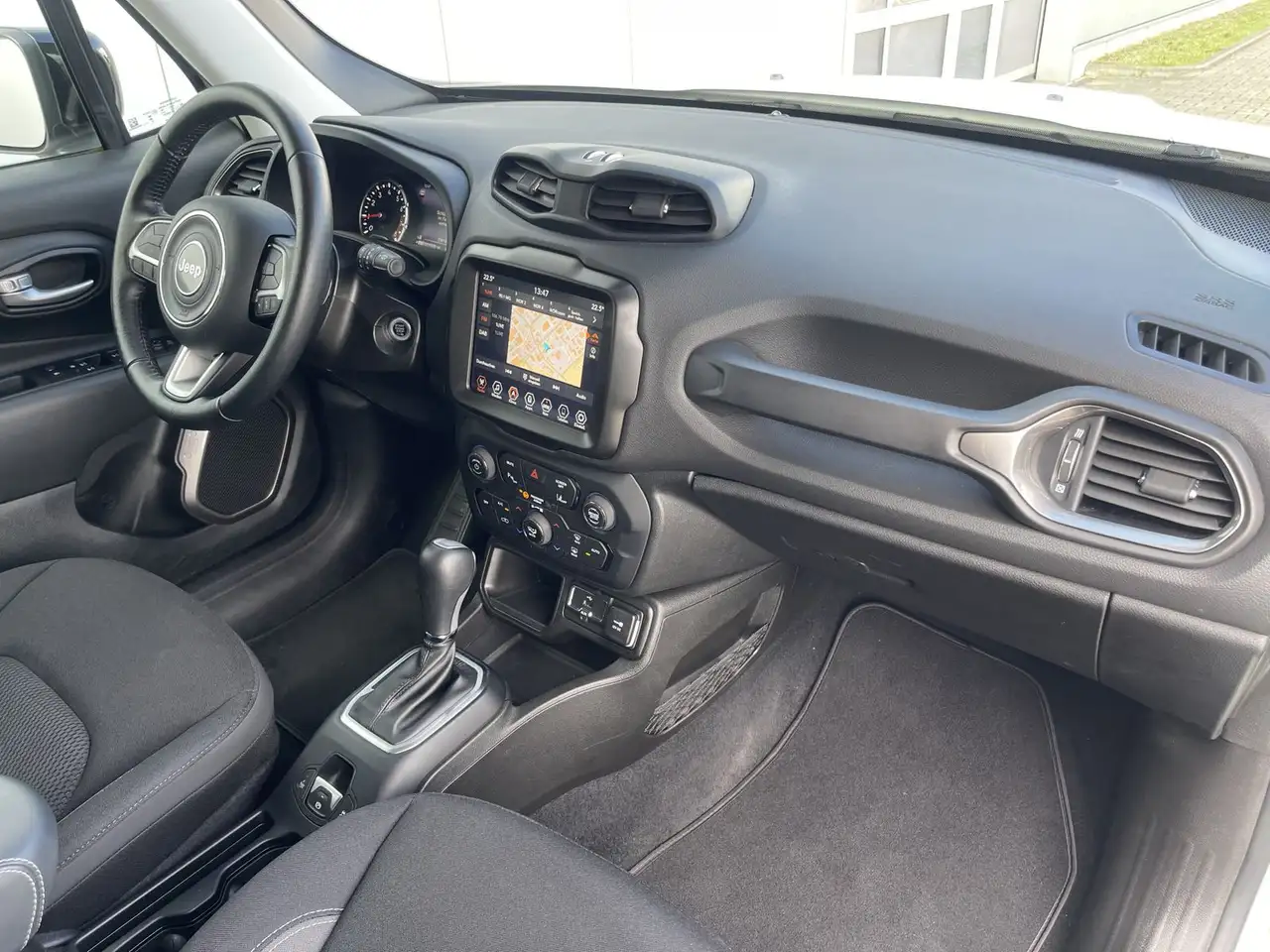 Jeep Renegade Limited 1,5 MHEV Mild Hybrid LED — Vehicle gallery 9