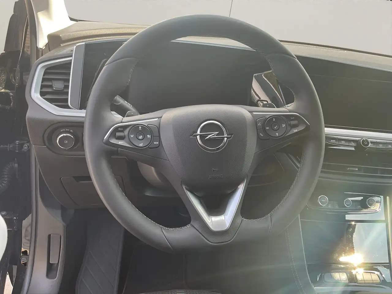 Opel Grandland 1.2 Turbo GS Line LED+SHZ+2xKlima+360 — Galería del vehículo 9