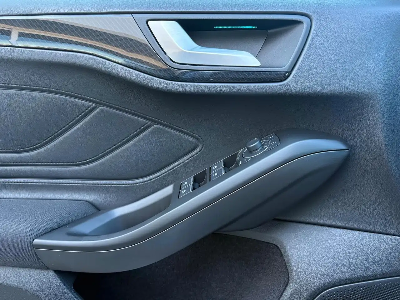 Ford Focus Turnier 1.0 ST-LINE X WINTERP. AHK HEAD-UP — معرض صور السيارة 15