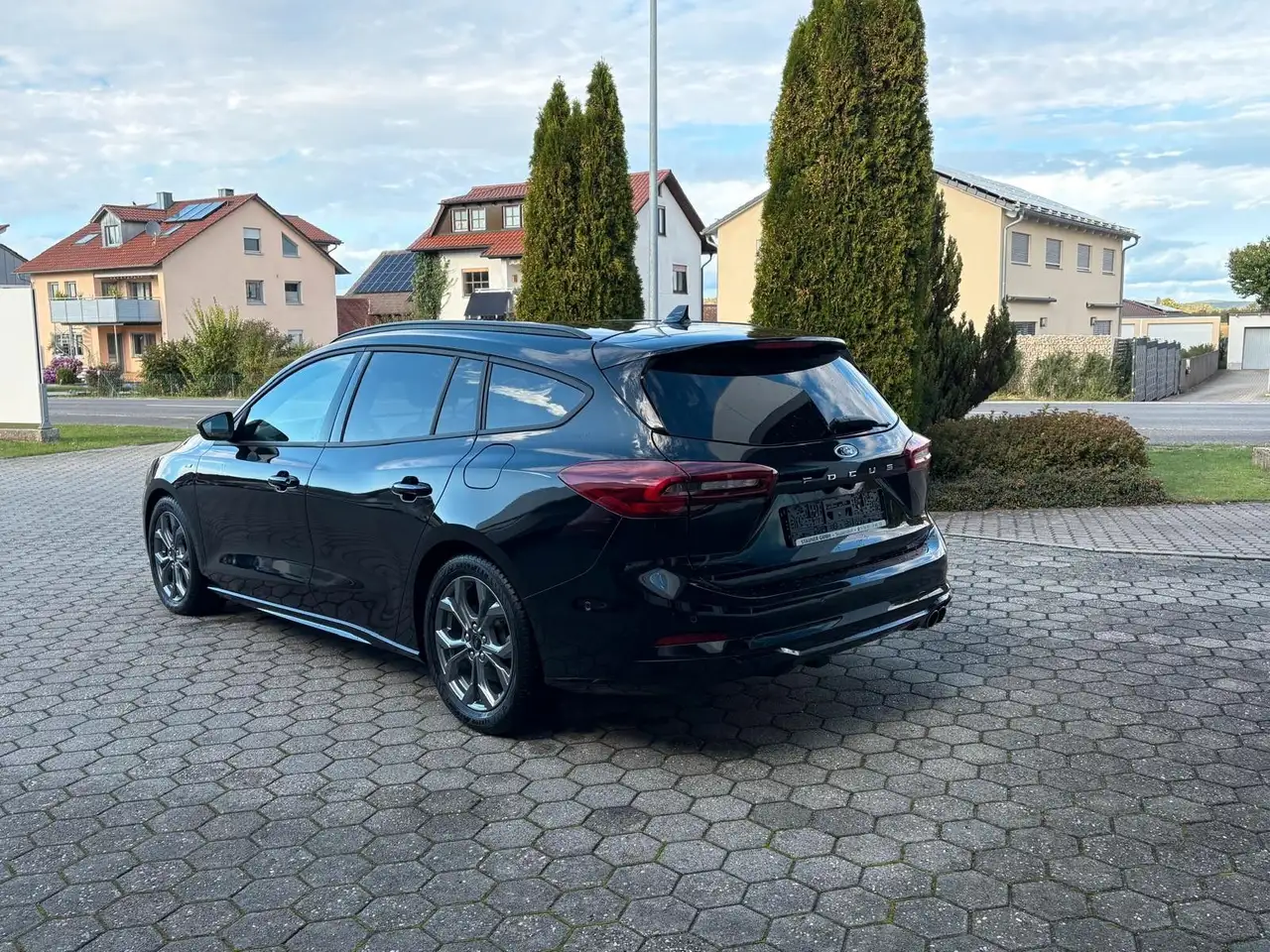 Ford Focus Turnier 1.0 ST-LINE X WINTERP. AHK HEAD-UP — معرض صور السيارة 4