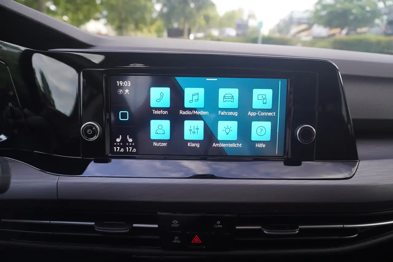 Volkswagen Golf VIII 1.5 16V TSI Style LED Kamera Spurhalte — Galería del vehículo 19