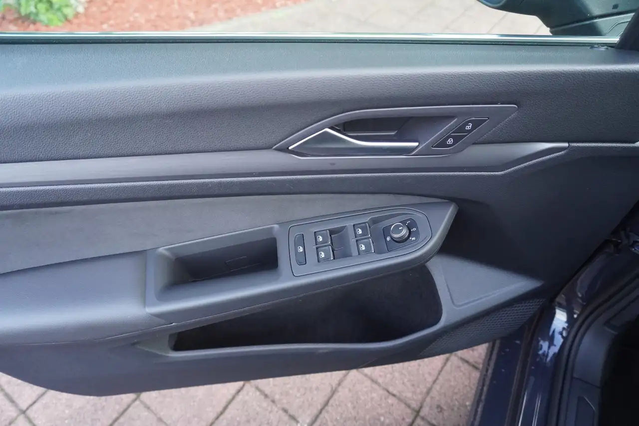 Volkswagen Golf VIII 1.5 16V TSI Style LED Kamera Spurhalte — Galería del vehículo 26