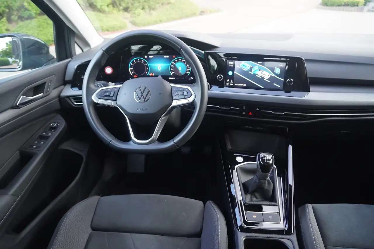 Volkswagen Golf VIII 1.5 16V TSI Style LED Kamera Spurhalte — Galería del vehículo 10