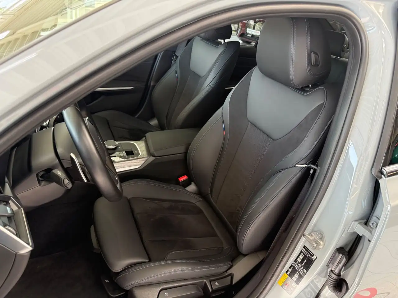 BMW 320 e M Sportpaket LED/HUD/CAM/AHK/DAB — معرض صور السيارة 6