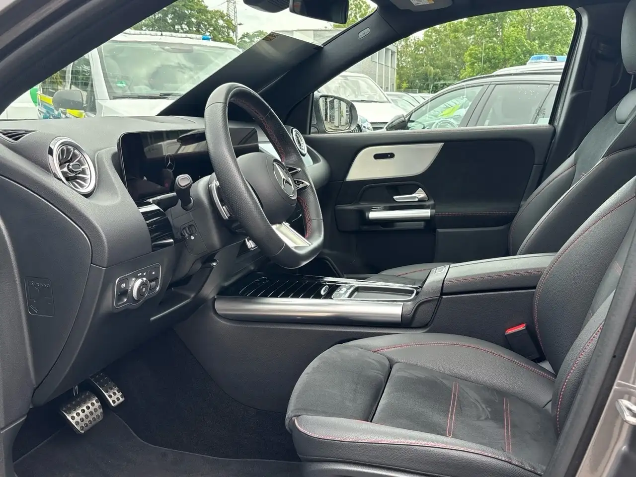 Mercedes-Benz GLA 220 4M AMG Premium Pano Distronic Keyless-Go — Vehicle gallery 9