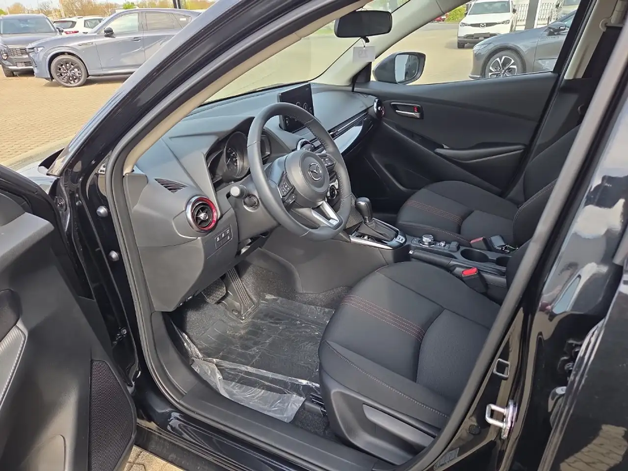 Mazda 2 1.5L 90ps 6AT FWD HOMURA — Galerie du véhicule 4
