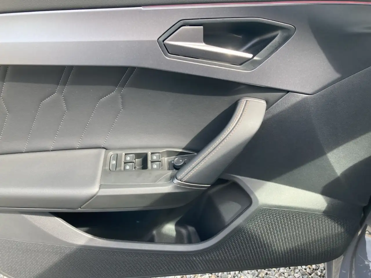 CUPRA Leon SPORTSTOURER 2.0 TSI DSG 4DRIVE VZ ACC+NAVI — Galería del vehículo 20