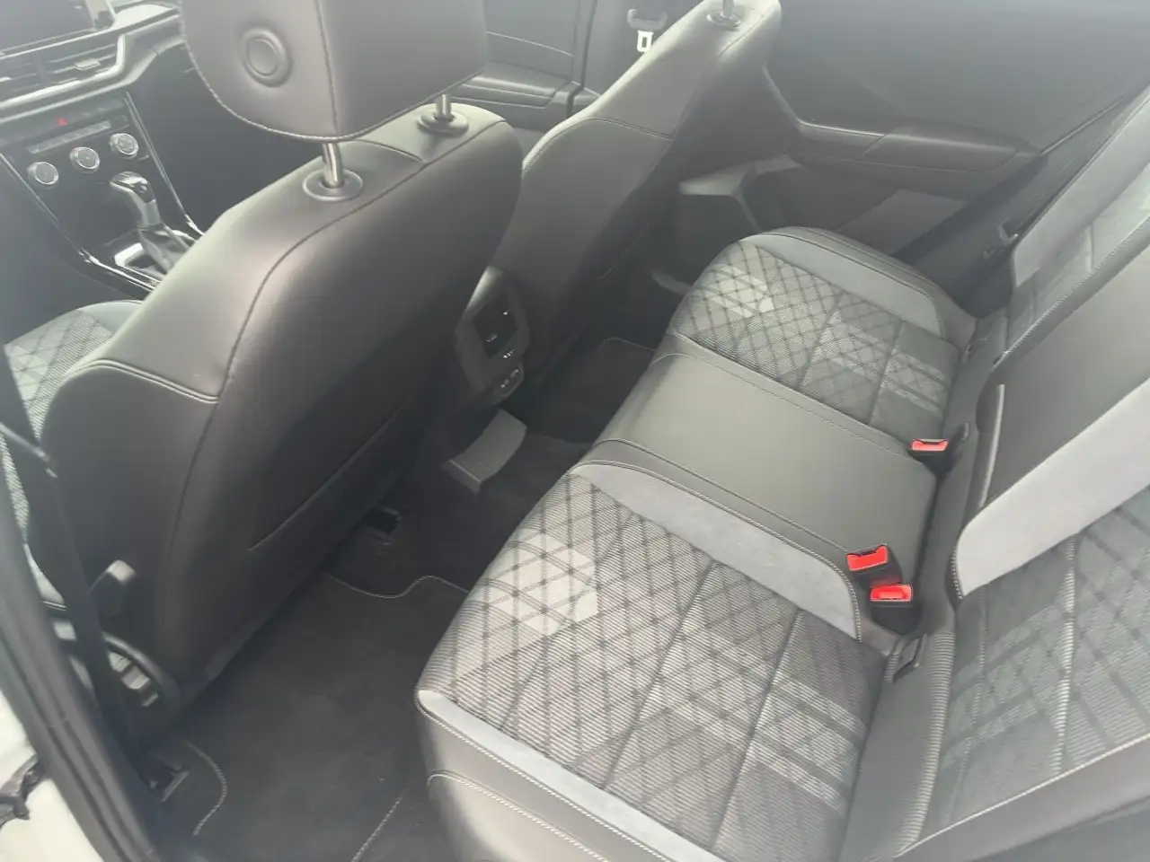 Volkswagen T-Roc 1.5 TSI DSG R-Line App-Con. LED ACC SHZ — معرض صور السيارة 11