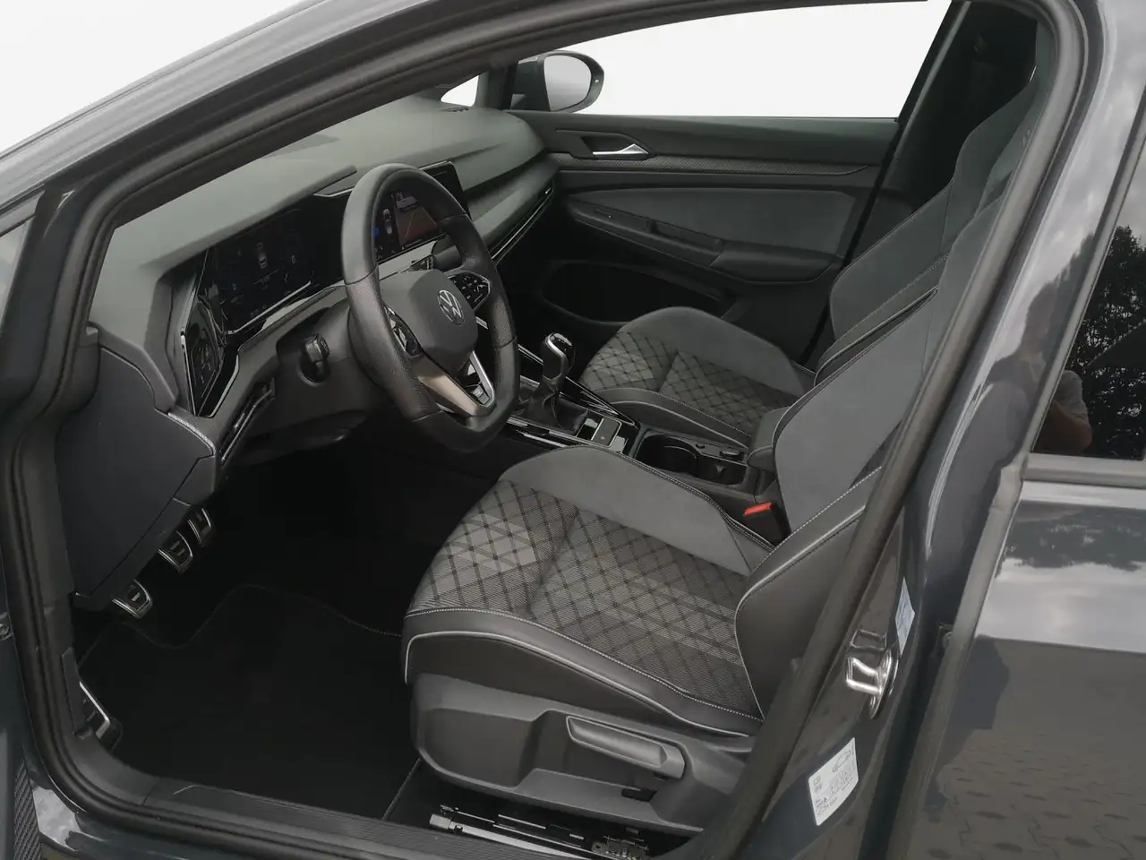 Volkswagen Golf R-Line 1.5 TSI 6-Gang *NAVI*KAM*SHZ*APP-CON — معرض صور السيارة 17